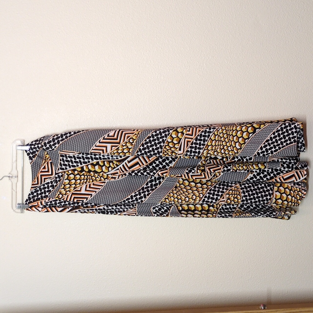 Gracia Gorgeous Black, Gold, and Cream Patterned Maxi Skort Size Small - Picture 7 of 10